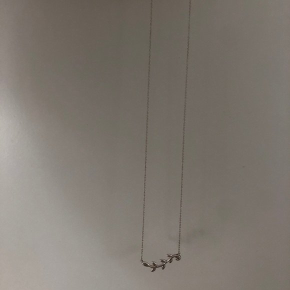 Tiffany’s olive leaf pendant - Picture 5 of 5